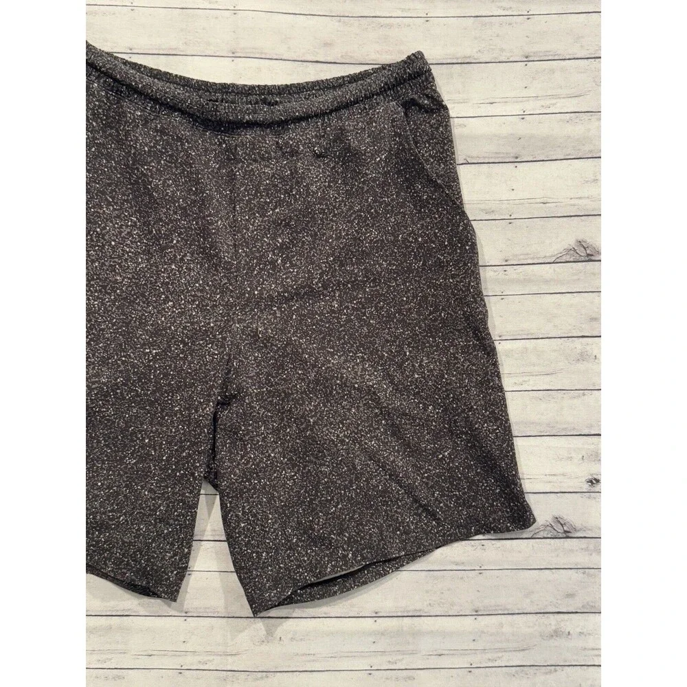 LULULEMON Mens Pace Breaker Short Sz L Black Speckled 9